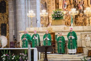 Archbishop José  H. Gomez presides over Mass at the Mexico City Metropolitan Cathedral on July 10 along with LA Auxiliary Bishops Marc Trudeau, Matthew Elshoff, Brian Nunes, and Slawomir Szkredka. (Isabel Cacho)